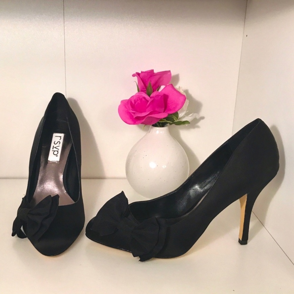 NWOT RSVP Black Bow Satin Pumps